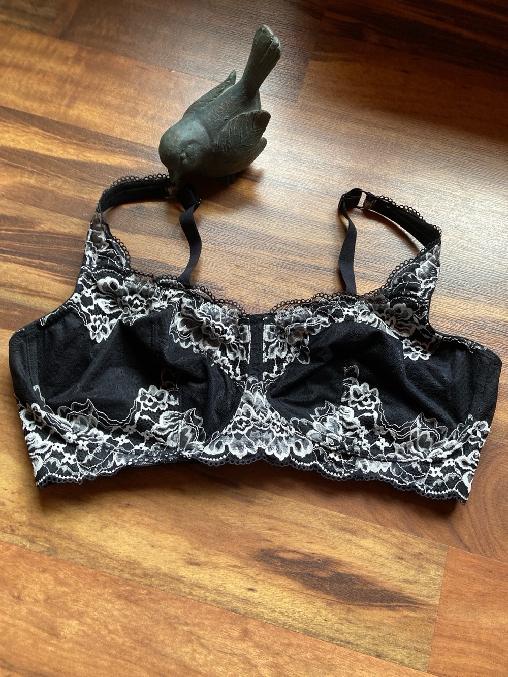Breezies Size 40 DDD black white lace wireless bra